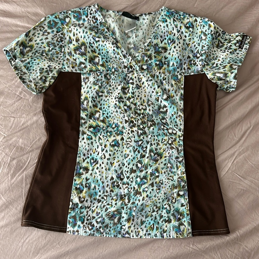 Cherokee  Size Medium Curved Lines Scrub Top